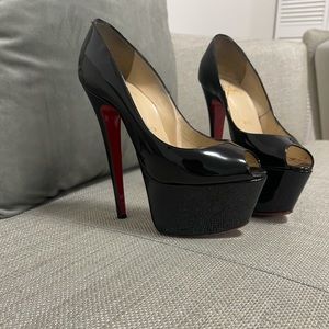 christian louboutin shoes with its original, with little use, in good condition